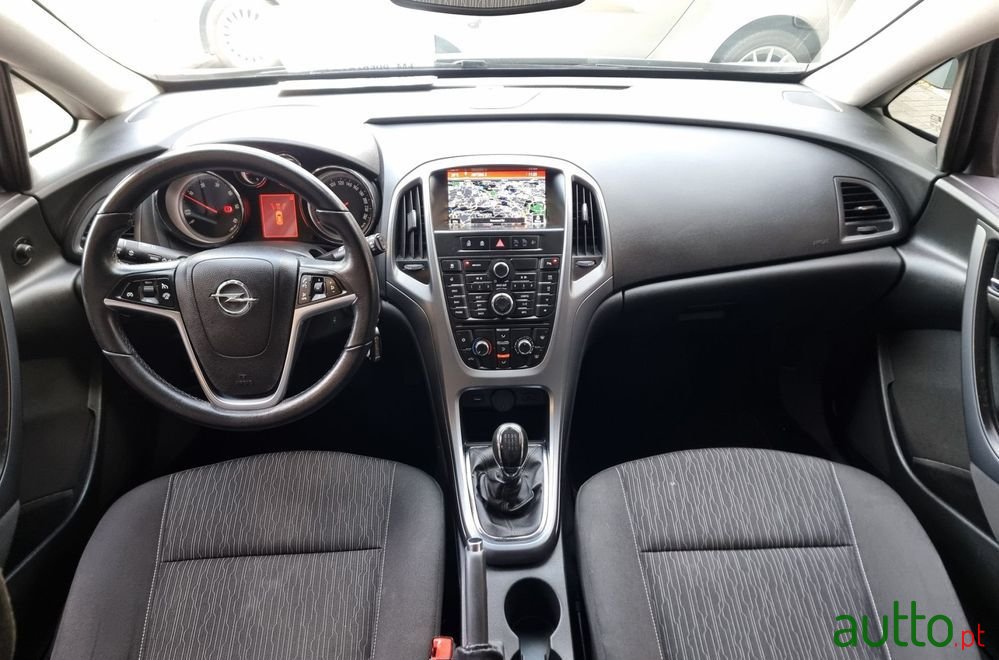 2015' Opel Astra Sports Tourer photo #6