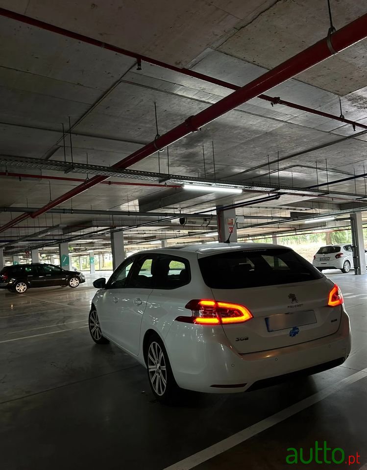 2015' Peugeot 308 1.6 Bluehdi Allure photo #4