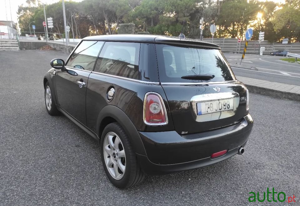 2010' MINI Cooper photo #4