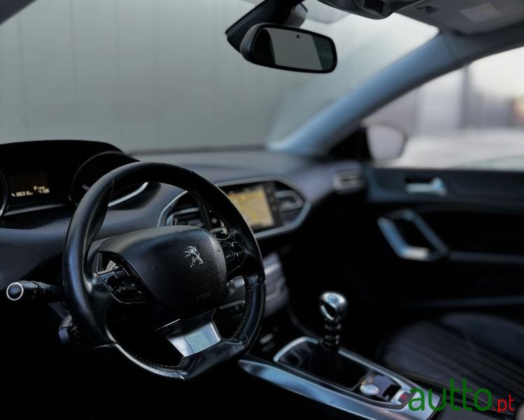 2014' Peugeot 308 1.6 Bluehdi Allure photo #5