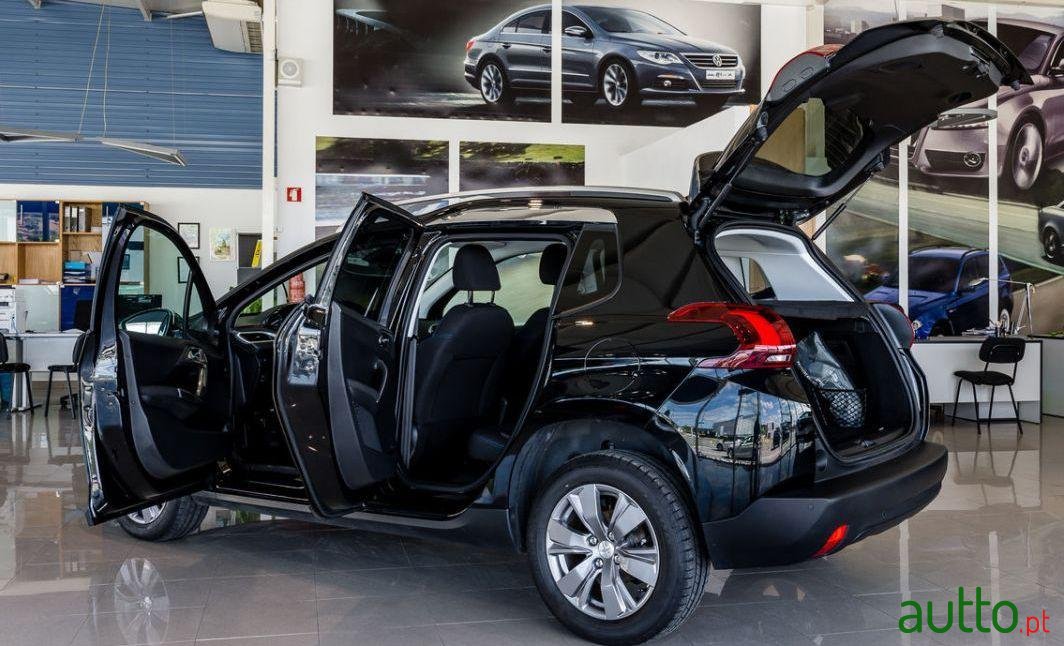 2018' Peugeot 2008 photo #1