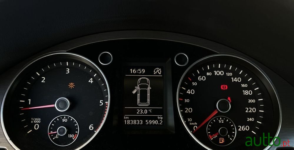 2011' Volkswagen Passat Variant photo #6