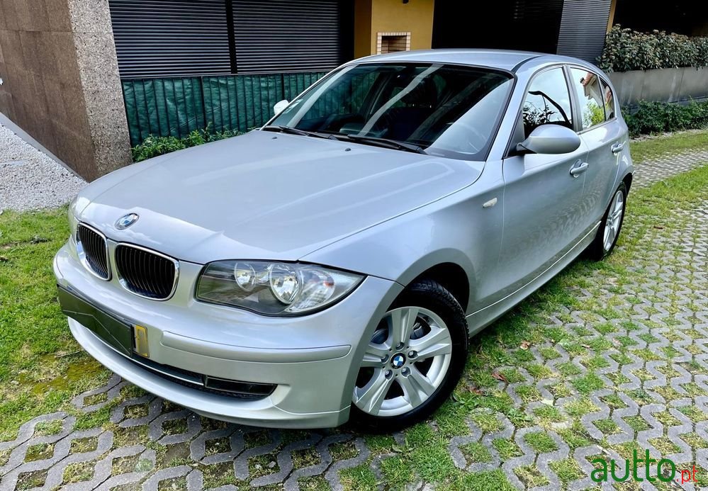 2009' BMW 118 D photo #2