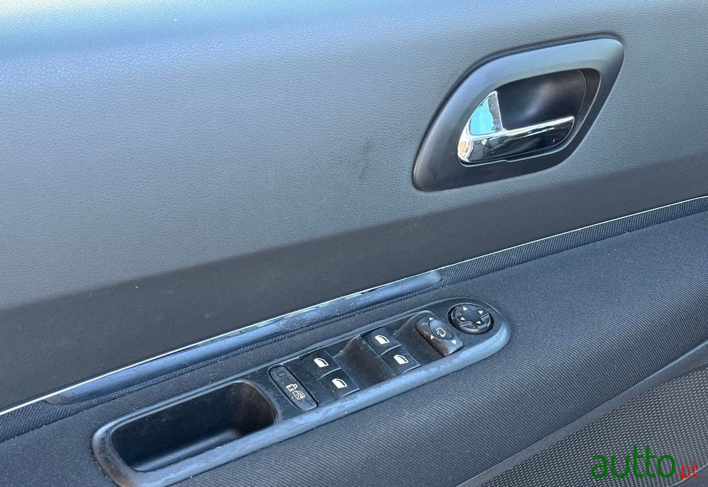 2012' Peugeot 3008 photo #4