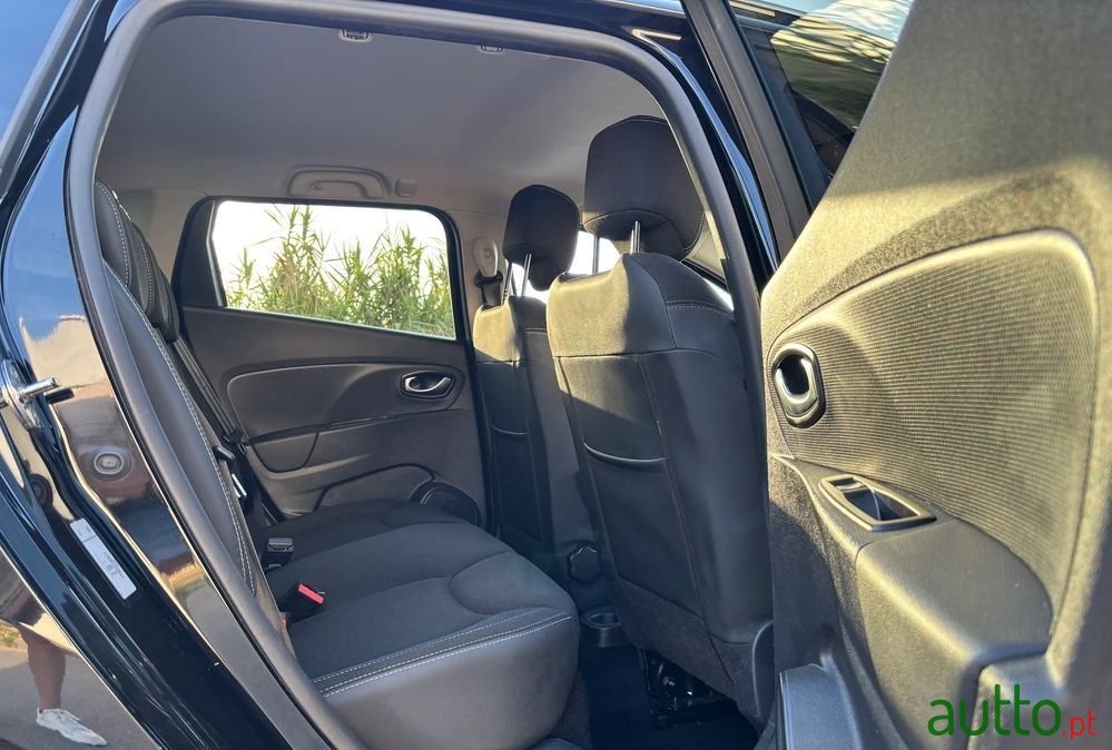 2020' Renault Clio Sport Tourer photo #6