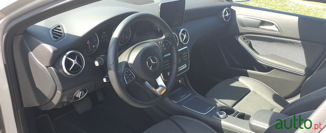 2018' Mercedes-Benz 180 photo #2