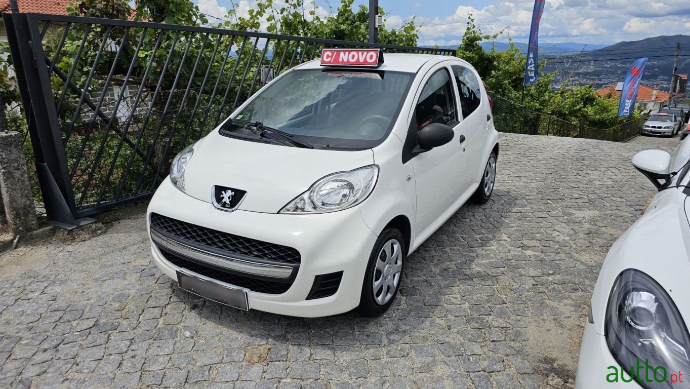 2011' Peugeot 107 photo #2