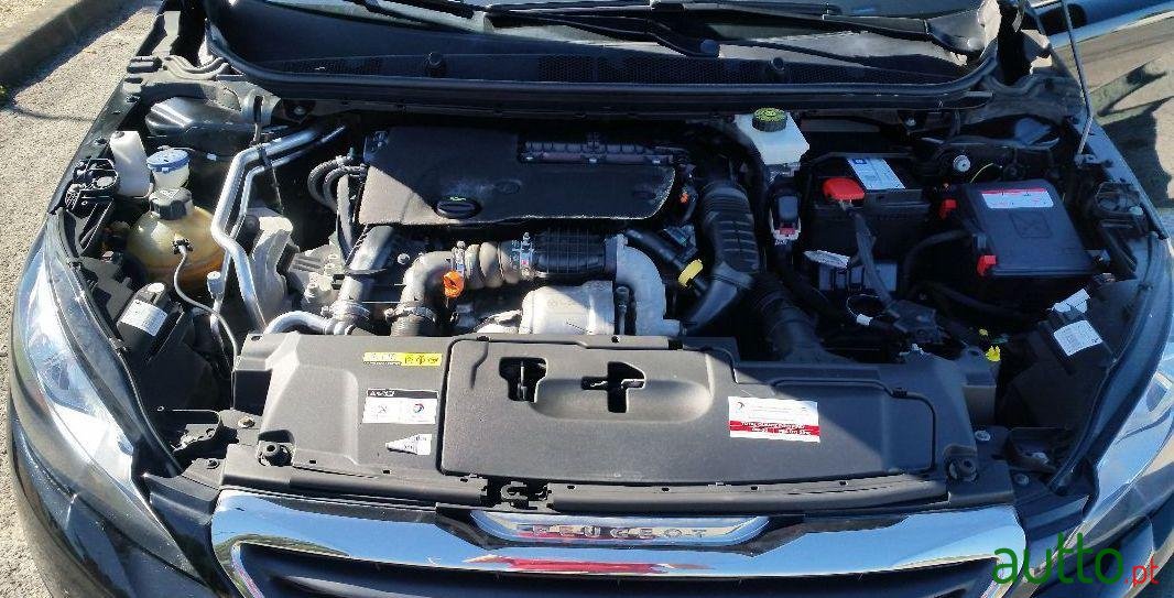 2015' Peugeot 308 Allure photo #1