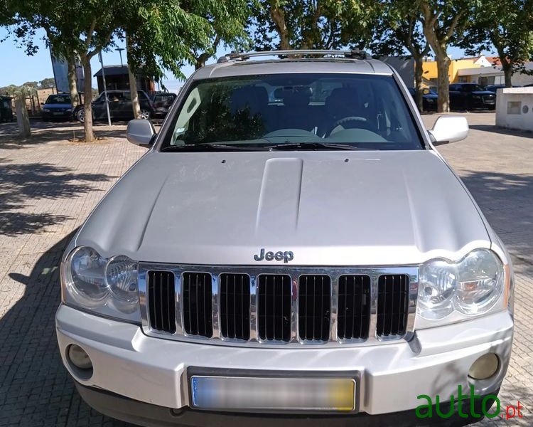 2005' Jeep Grand Cherokee photo #1