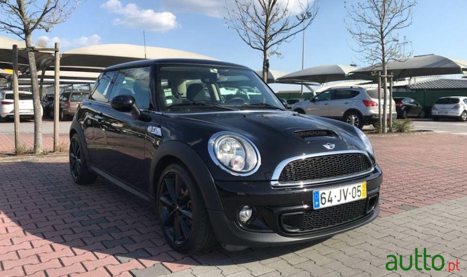 2010' MINI Cooper S photo #2