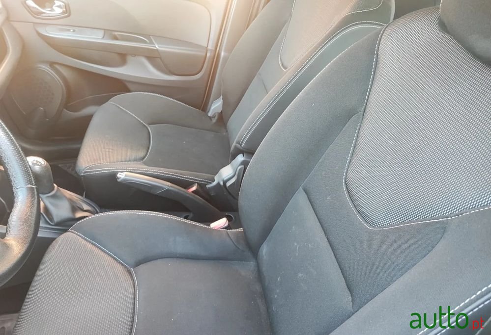 2014' Renault Clio Sport Tourer photo #4