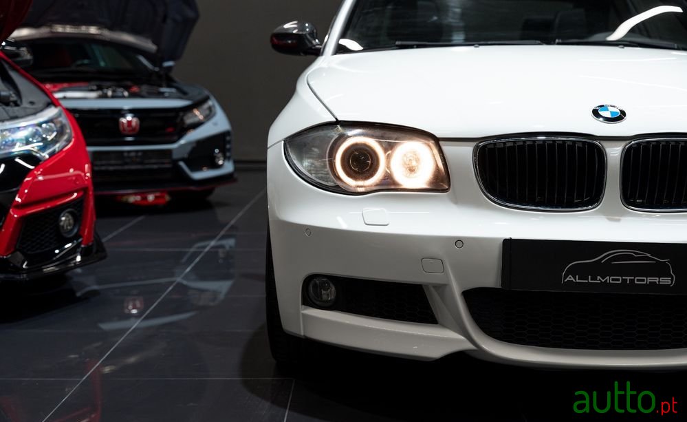 2010' BMW Série 1 D photo #4