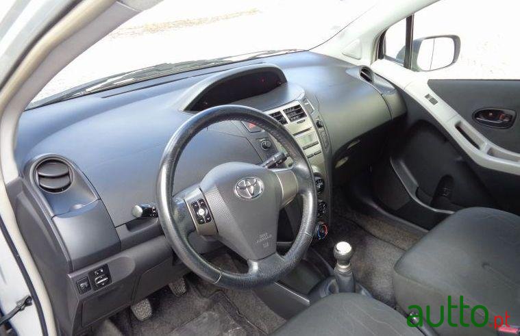 2009' Toyota Yaris photo #4
