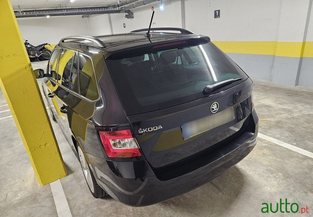 2015' Skoda Fabia Break photo #3