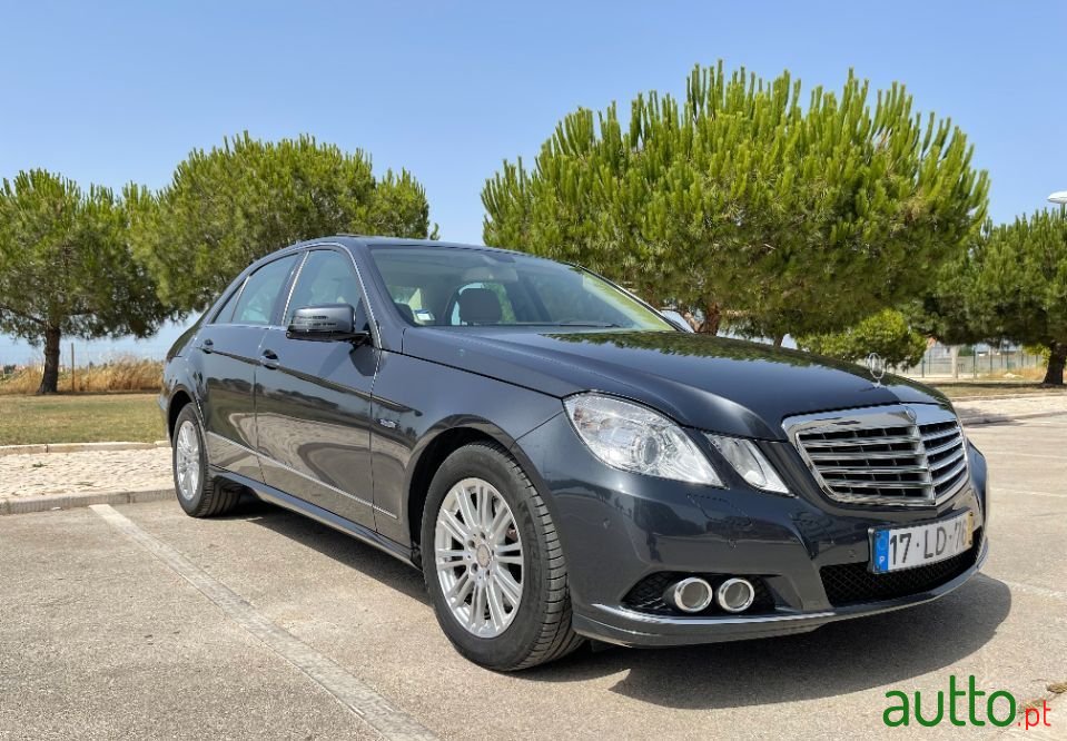 2010' Mercedes-Benz E-350 photo #1