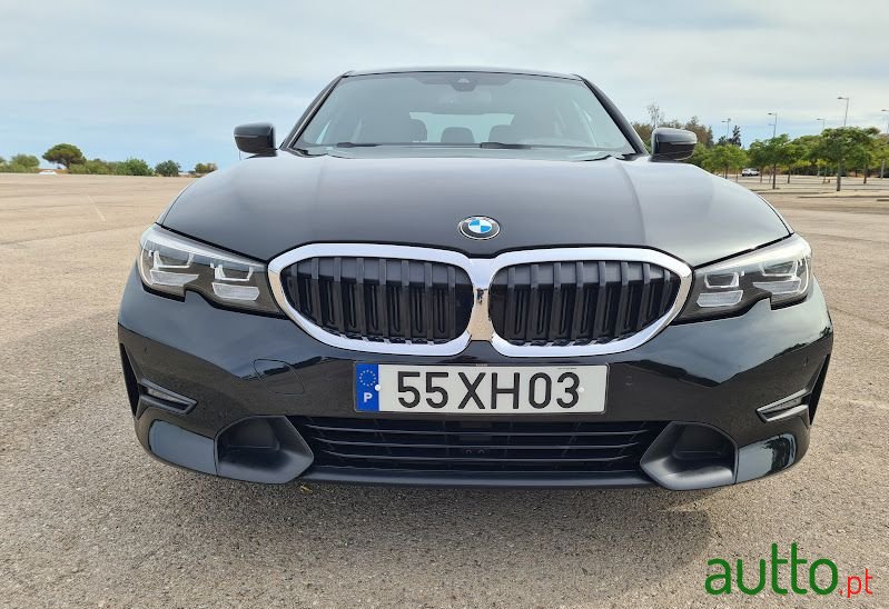 2019' BMW 320 photo #3