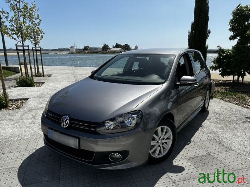 2011' Volkswagen Golf photo #1