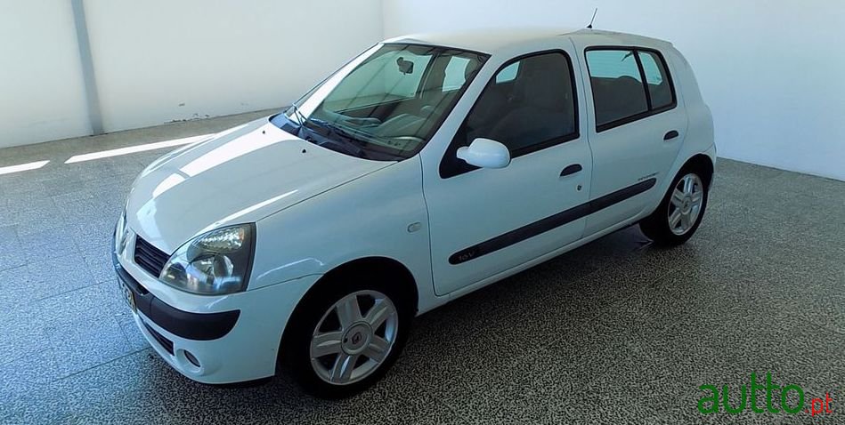 2005' Renault Clio photo #1