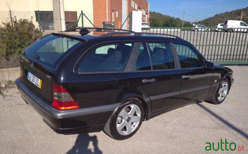 2000' Mercedes-Benz C-220 photo #2