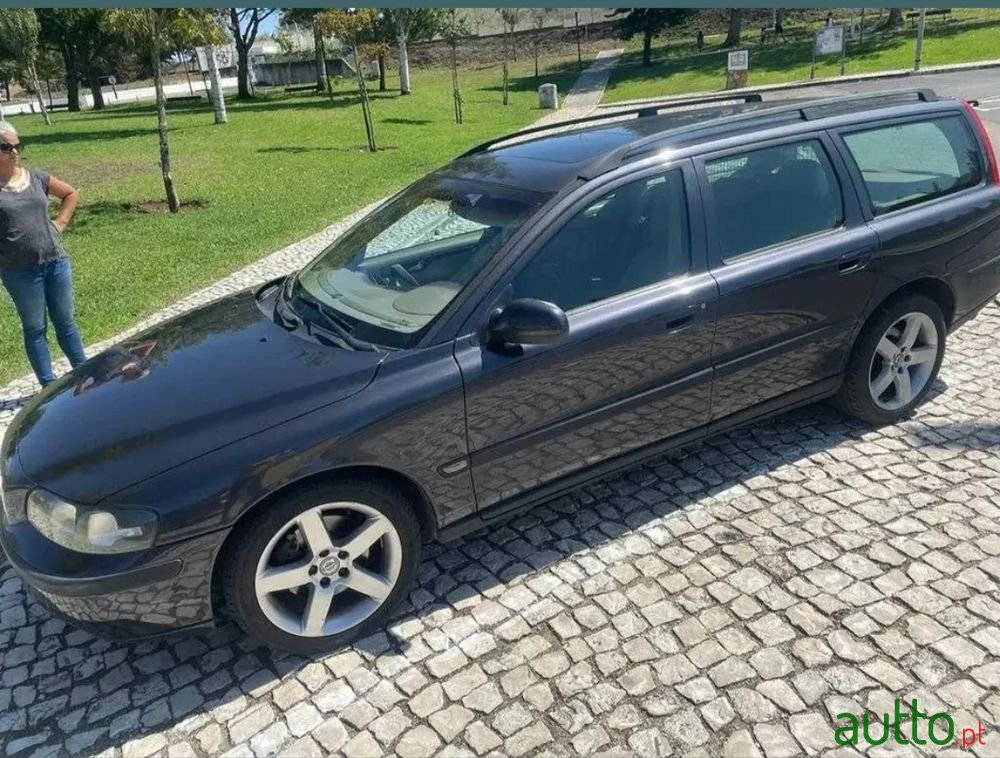 2001' Volvo V70 2.0 T photo #2