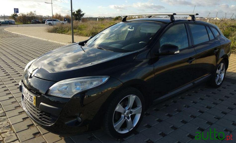 2010' Renault Megane Sport Tourer photo #1