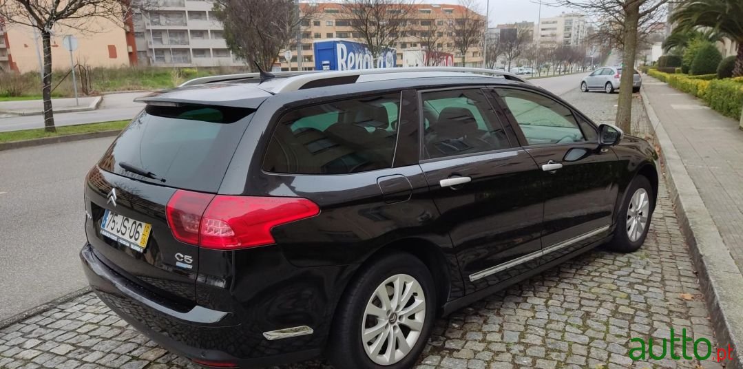 2010' Citroen C5 Tourer photo #6