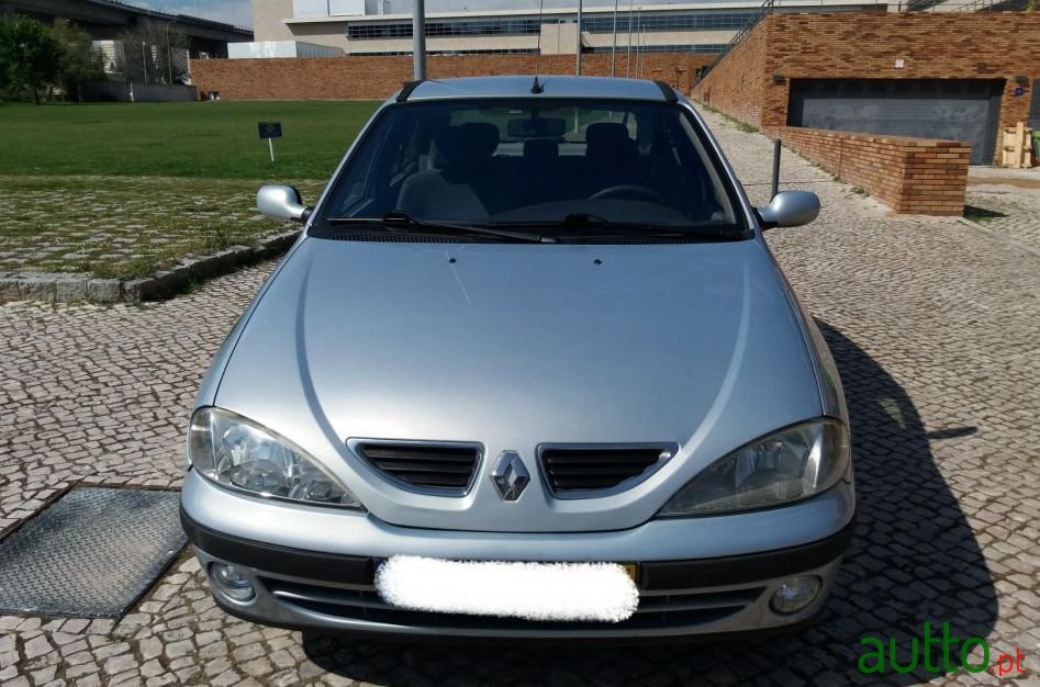 2001' Renault Megane photo #4
