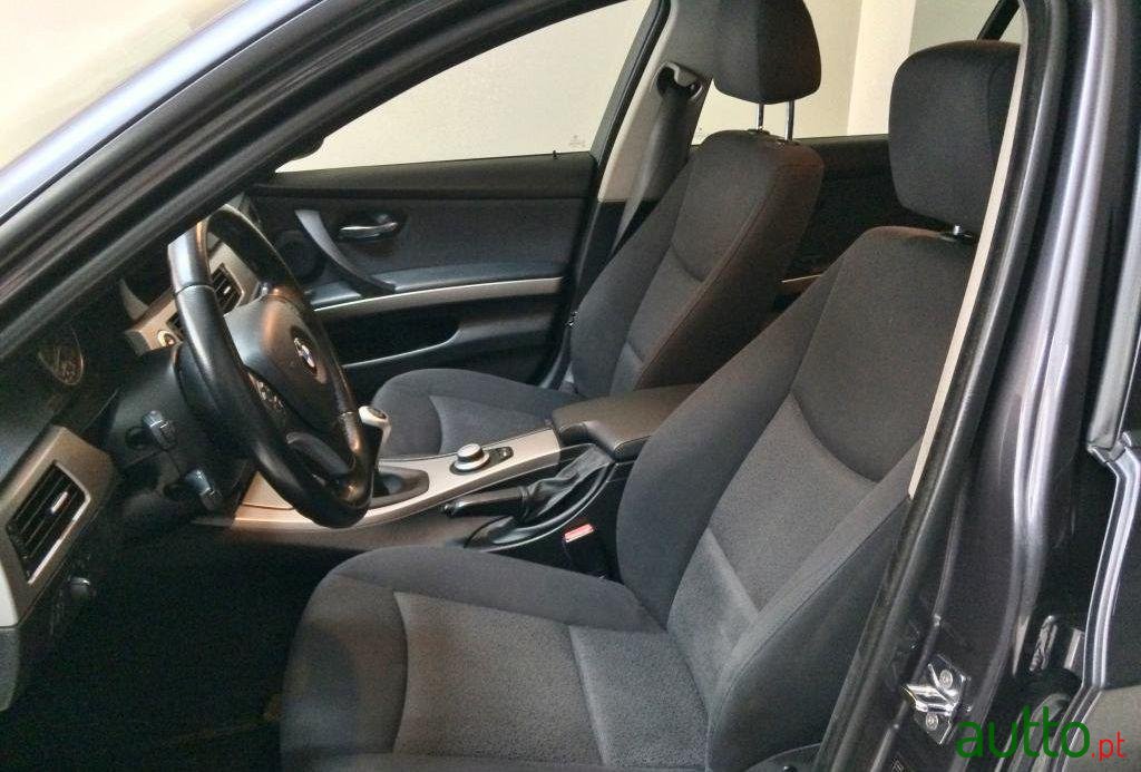 2006' BMW 320 d Touring Navigator photo #2