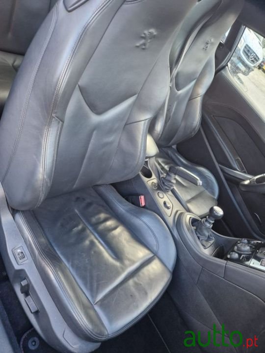 2011' Peugeot RCZ photo #3