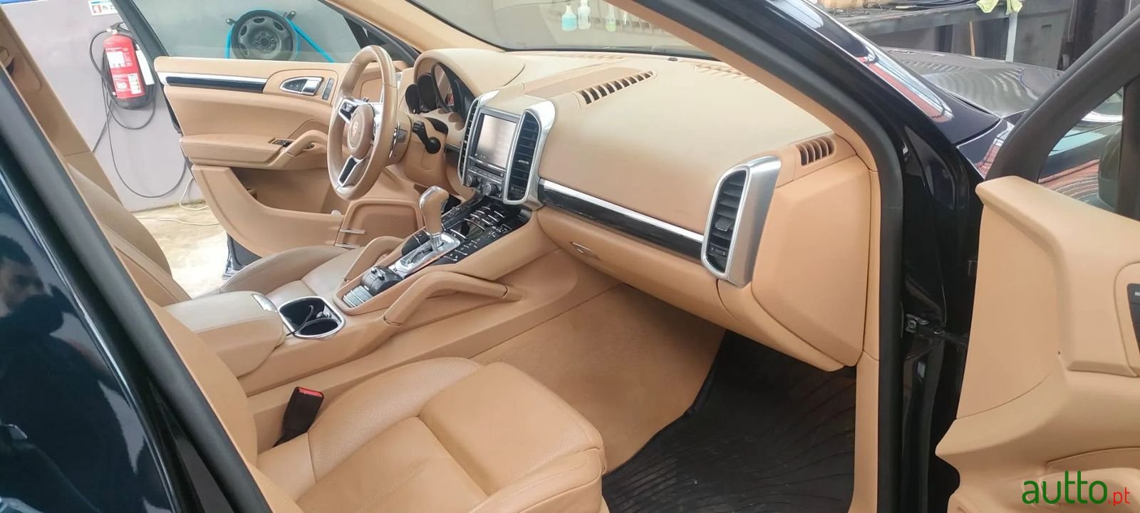 2015' Porsche Cayenne photo #6