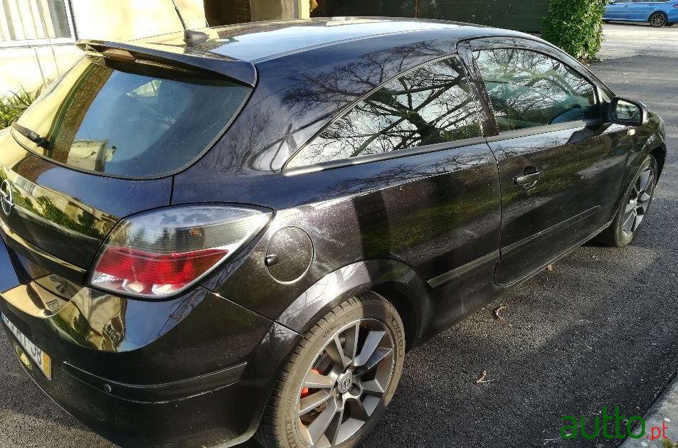 2005' Opel Astra Gtc photo #2