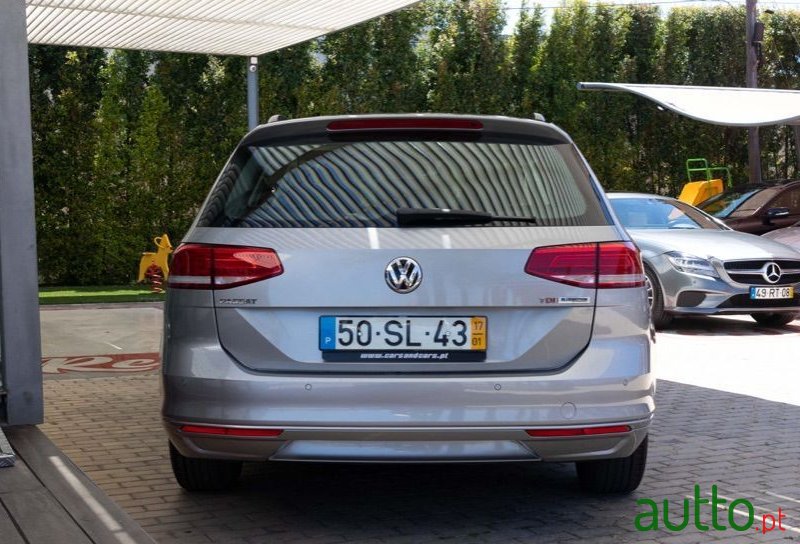 2017' Volkswagen Passat Variant photo #3