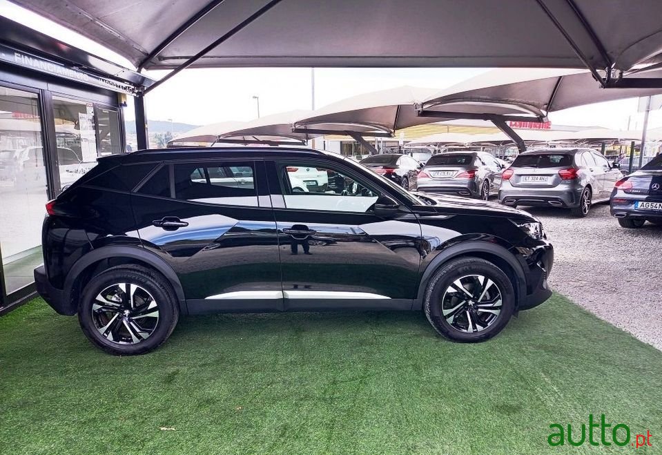 2020' Peugeot 2008 photo #2