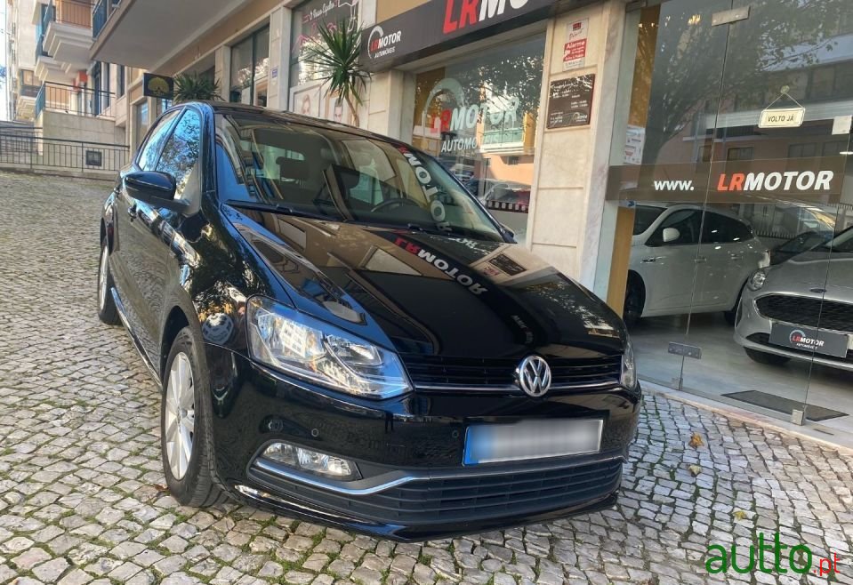 2015' Volkswagen Polo photo #2
