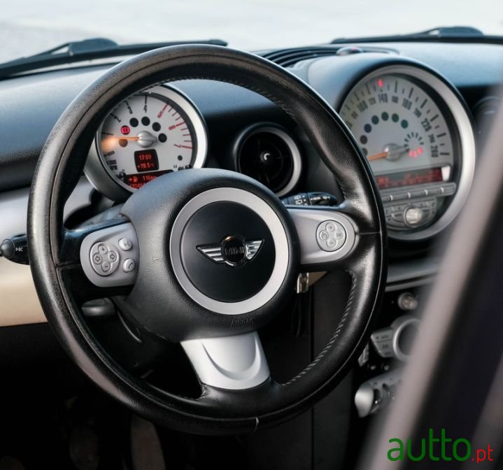 2009' MINI Cooper photo #4