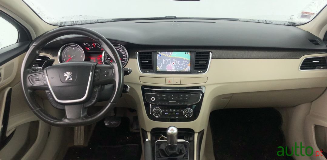 2012' Peugeot 508 Sw photo #2