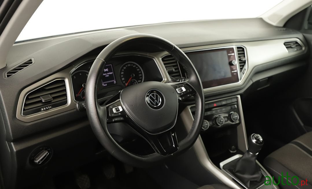 2021' Volkswagen T-Roc photo #6