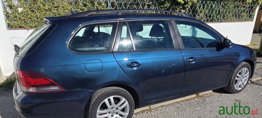 2010' Volkswagen Golf Variant photo #1