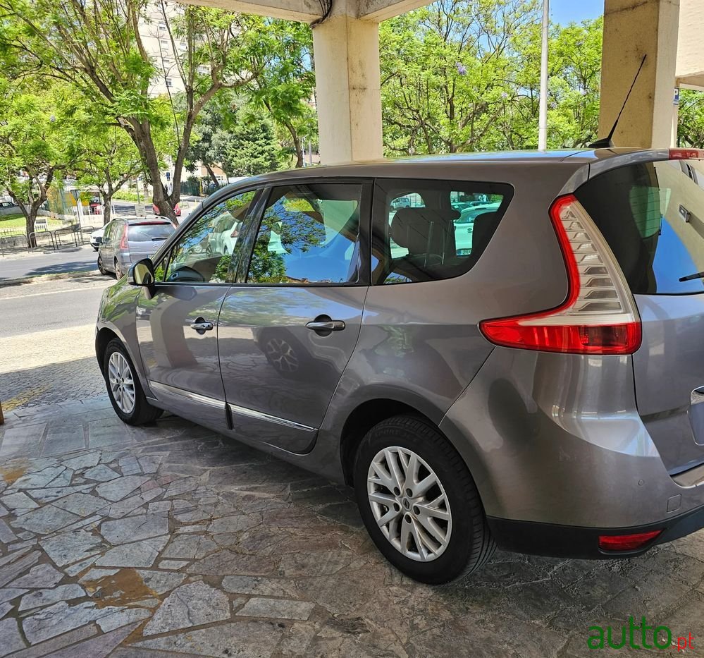 2012' Renault Grand Scenic 1.5 Dci Luxe 7L photo #5