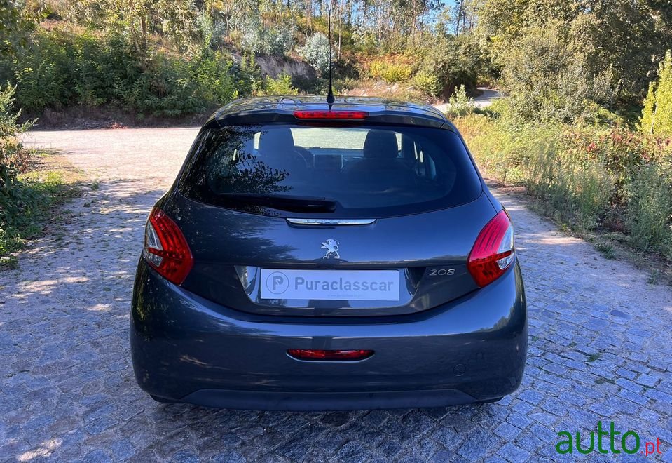 2012' Peugeot 208 photo #6
