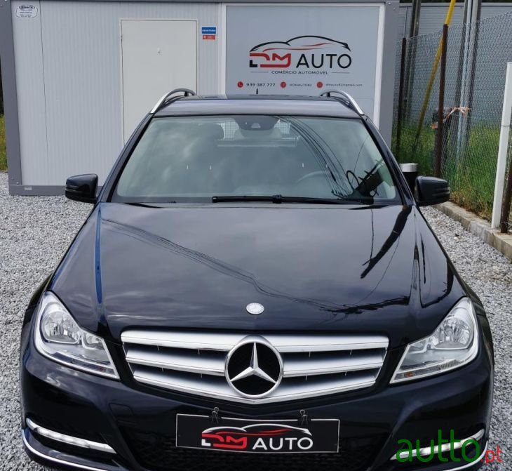 2013' Mercedes-Benz C-200 photo #2