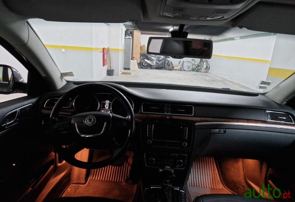 2010' Skoda Superb Break photo #3