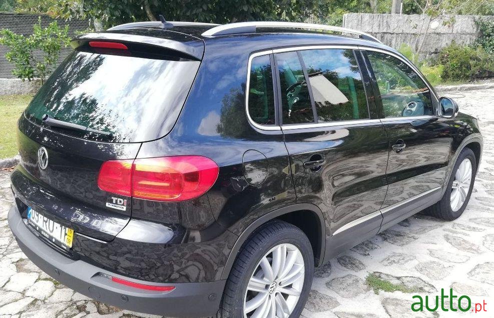 2016' Volkswagen Tiguan photo #4