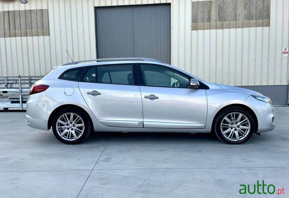 2012' Renault Megane Sport Tourer photo #4