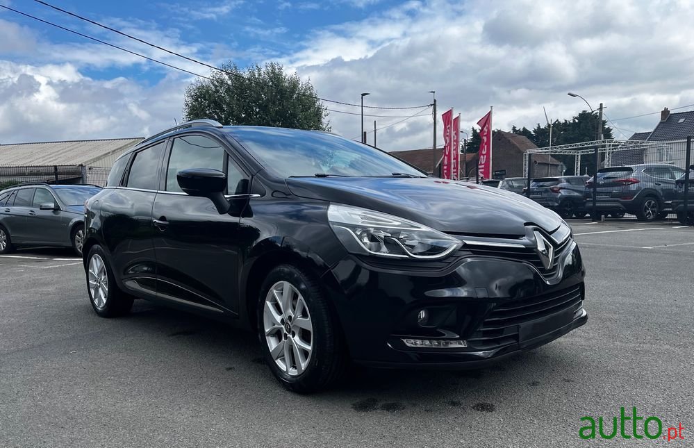 2019' Renault Clio Sport Tourer photo #3