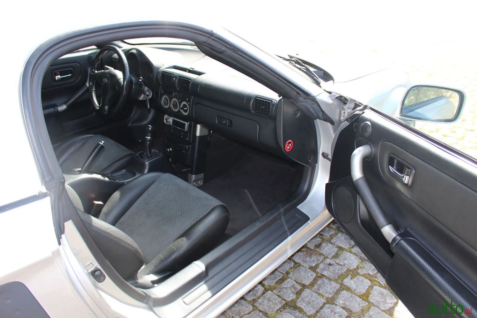 2000' Toyota MR2 photo #4