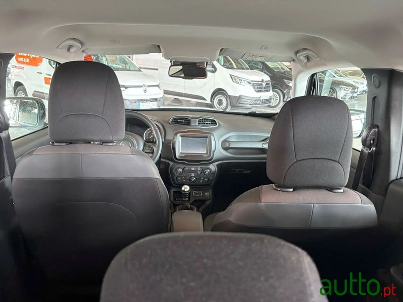 2022' Jeep Renegade photo #6