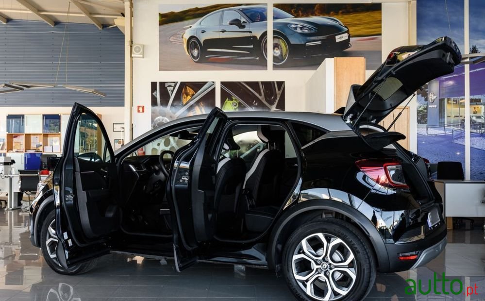2022' Renault Captur photo #4