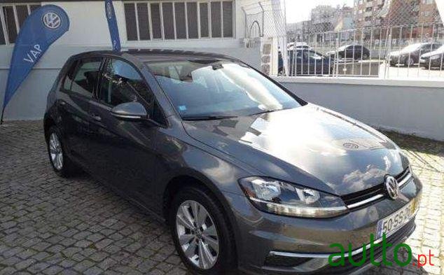 2017' Volkswagen Golf photo #2