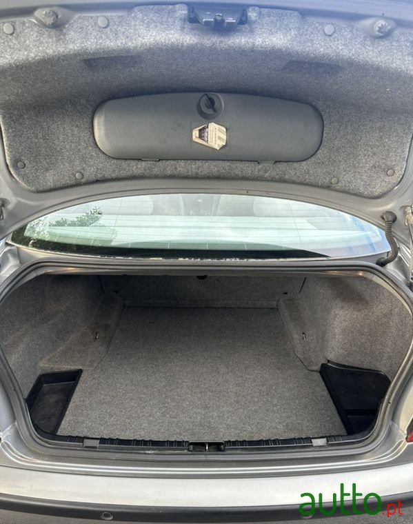 2004' BMW 318 D photo #6